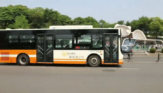 1557195784140847.gif 640-9.gif